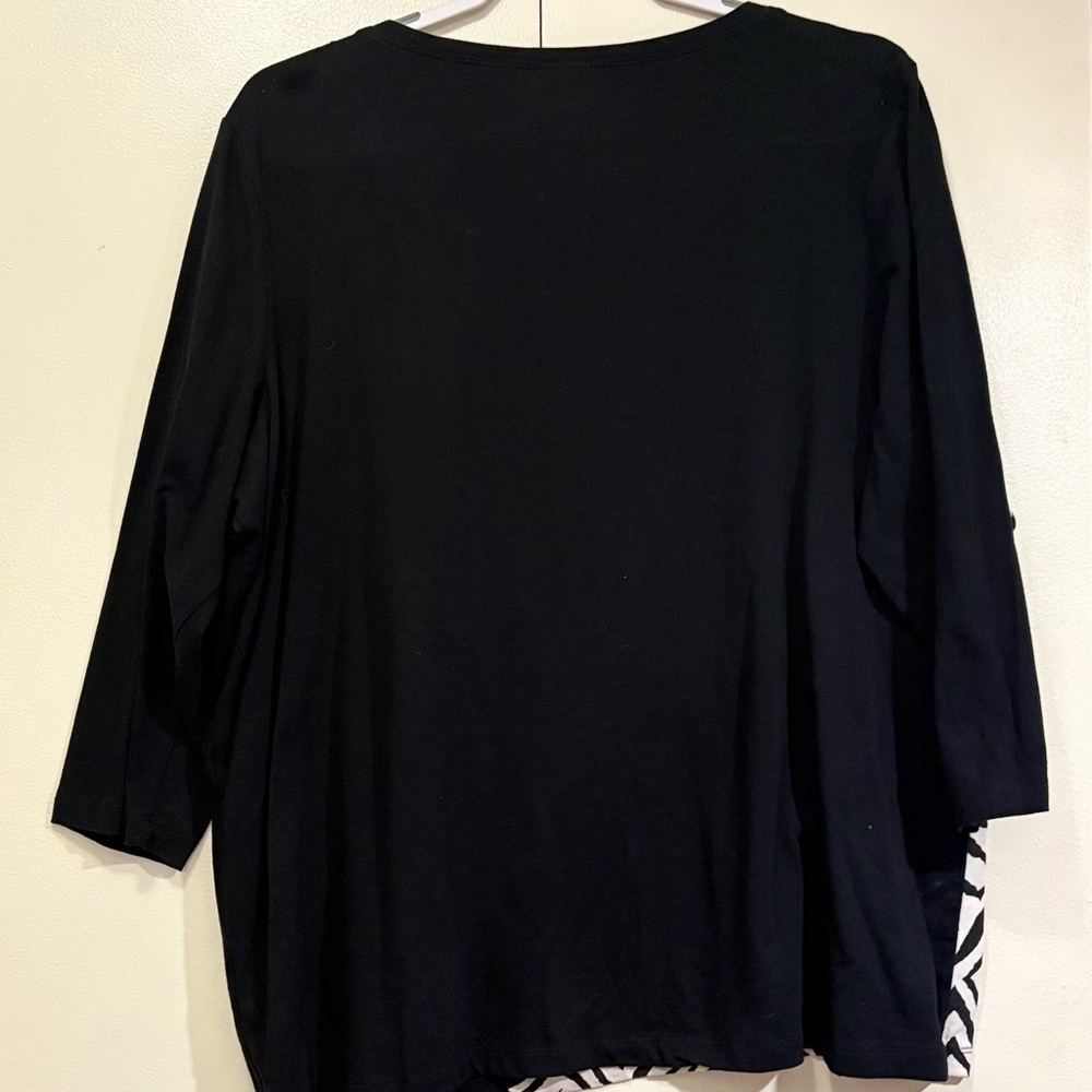Black and White Asymmetrical Graphic Blouse - Picture 5 of 5